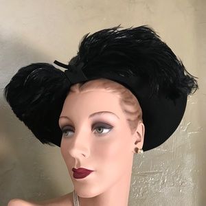 STRIKING 1940s' BLACK FELT WIDE BRIM HAT WITH BLACK FEATHERS